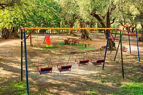 Alykes Park Bungalows & Apt