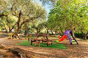 Alykes Park Bungalows & Apt