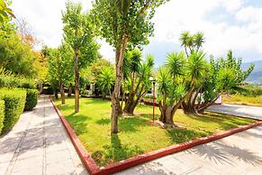 Alykes Park Bungalows & Apt