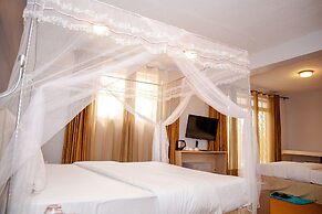 La Villa Cafe & Suites