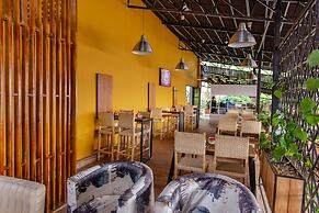 La Villa Cafe & Suites