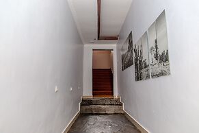 La Villa Cafe & Suites