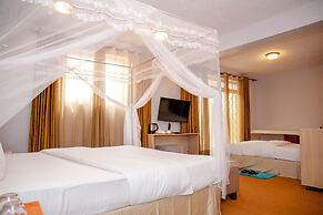 La Villa Cafe & Suites