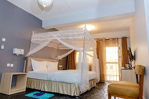 La Villa Cafe & Suites