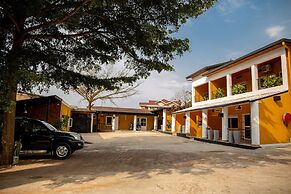 La Villa Cafe & Suites