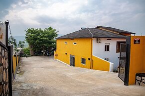 La Villa Cafe & Suites