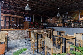 La Villa Cafe & Suites