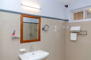 La Villa Cafe & Suites