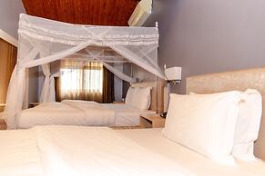 La Villa Cafe & Suites