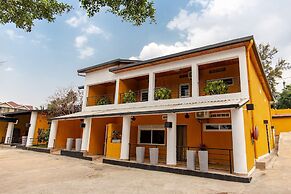 La Villa Cafe & Suites