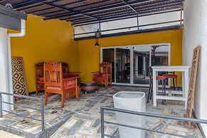 La Villa Cafe & Suites