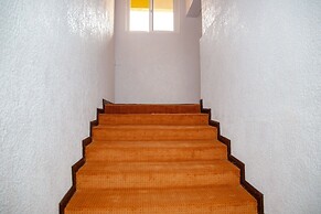 La Villa Cafe & Suites