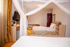 La Villa Cafe & Suites