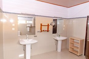 La Villa Cafe & Suites