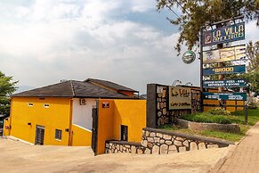 La Villa Cafe & Suites