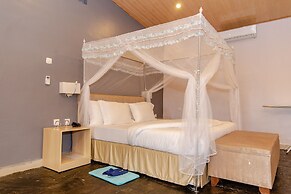 La Villa Cafe & Suites