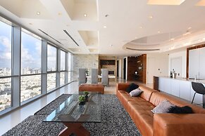 Tower Sea View Luxury 32 Floor Apartment