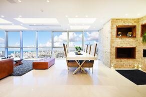 Tower Sea View Luxury 32 Floor Apartment