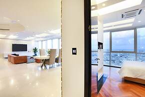 Tower Sea View Luxury 32 Floor Apartment