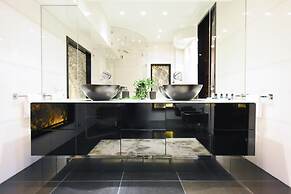 Tower Sea View Luxury 32 Floor Apartment