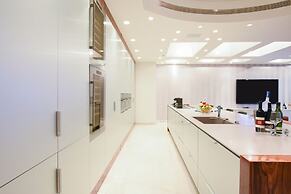 Tower Sea View Luxury 32 Floor Apartment