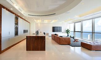 Tower Sea View Luxury 32 Floor Apartment