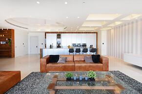 Tower Sea View Luxury 32 Floor Apartment