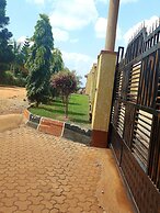 Golden View Hotel Ibanda