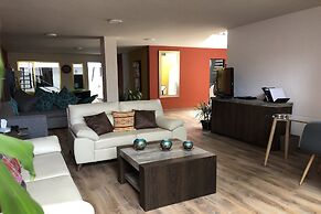 Collection O Frida Suites & Lounge