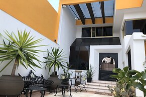 Collection O Frida Suites & Lounge