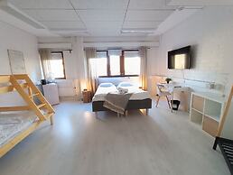 Goiglo Hotel & Hostel