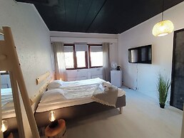 Goiglo Hotel & Hostel