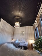 Goiglo Hotel & Hostel