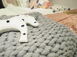 luxury Linguang MRT station