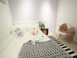 luxury Linguang MRT station