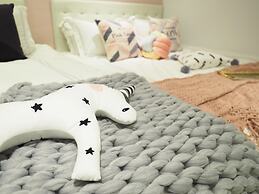 luxury Linguang MRT station