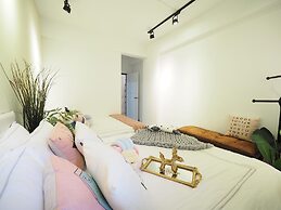 luxury Linguang MRT station