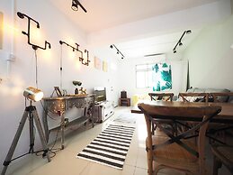 luxury Linguang MRT station