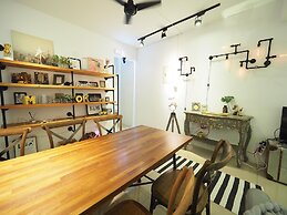 luxury Linguang MRT station