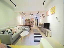 luxury Linguang MRT station