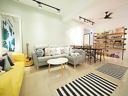 luxury Linguang MRT station