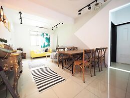 luxury Linguang MRT station