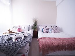 luxury Linguang MRT station