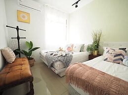 luxury Linguang MRT station