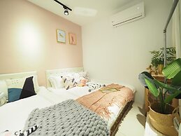 luxury Linguang MRT station