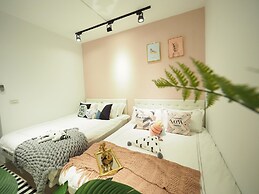 luxury Linguang MRT station