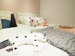 luxury Linguang MRT station