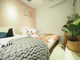 luxury Linguang MRT station