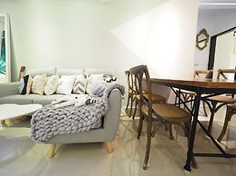 luxury Linguang MRT station