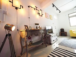 luxury Linguang MRT station